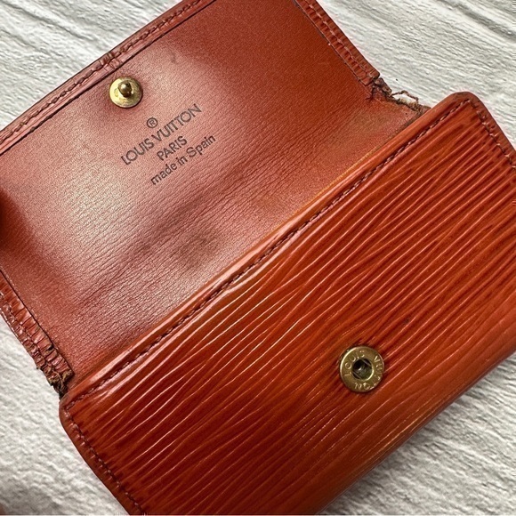 Louis Vuitton Epi leather 4 Ring Key Case. Brown. - Picture 3 of 15